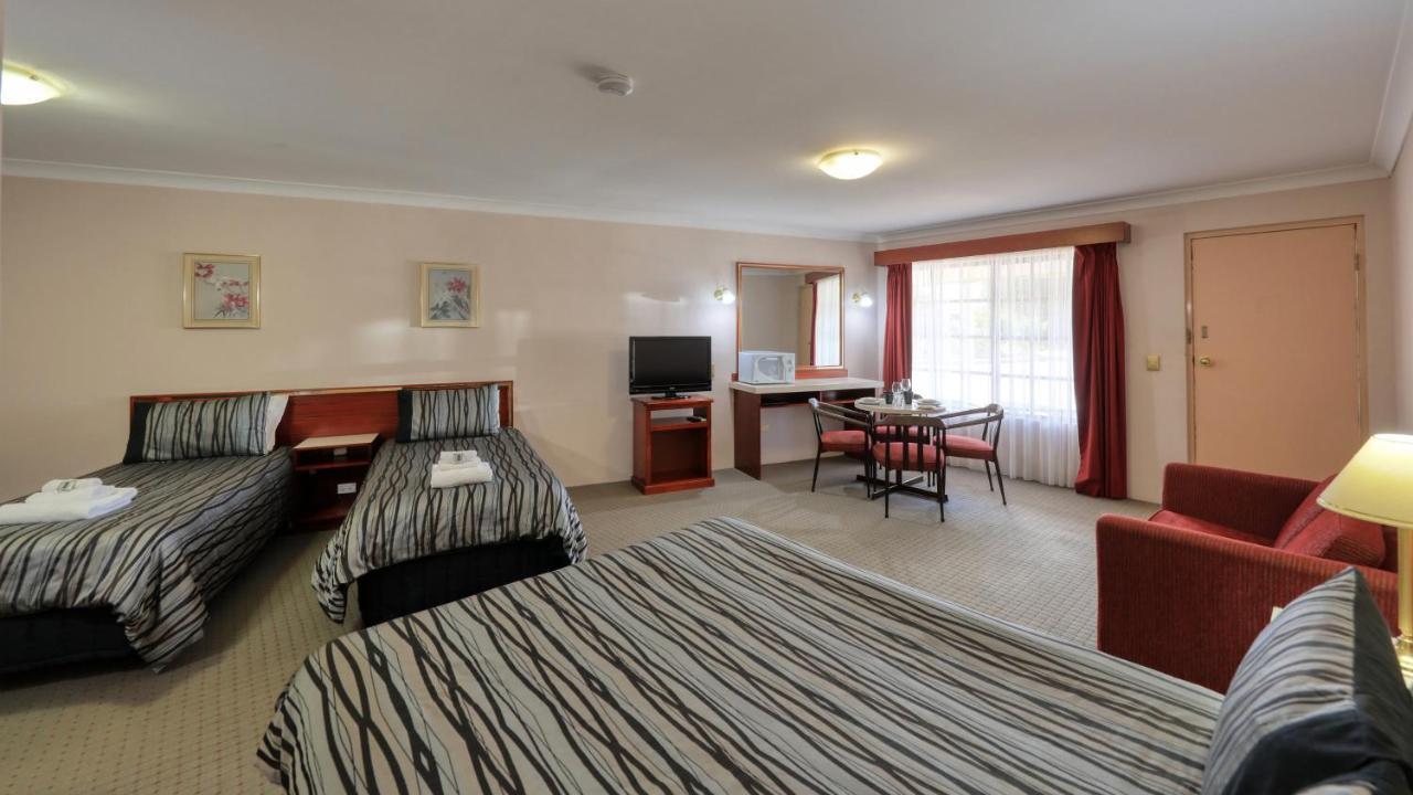 Southern Comfort Motor Inn Cootamundra Exterior photo