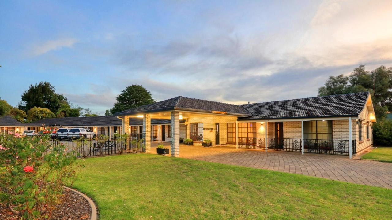 Southern Comfort Motor Inn Cootamundra Exterior photo