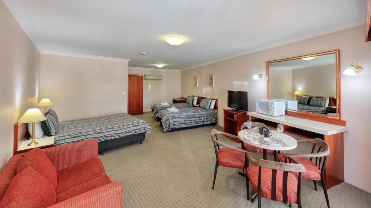 Southern Comfort Motor Inn Cootamundra Exterior photo