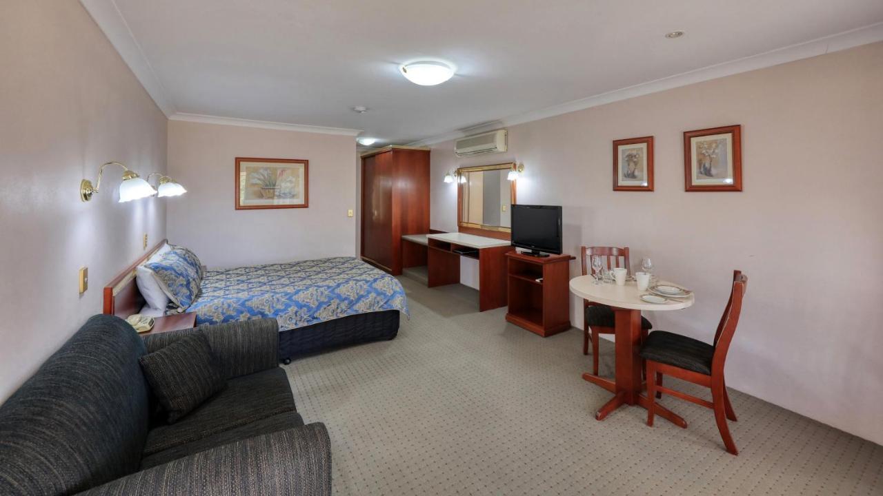 Southern Comfort Motor Inn Cootamundra Exterior photo