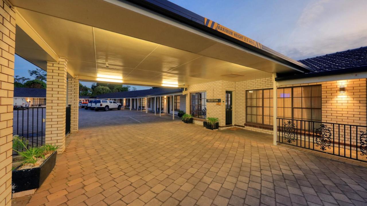 Southern Comfort Motor Inn Cootamundra Exterior photo