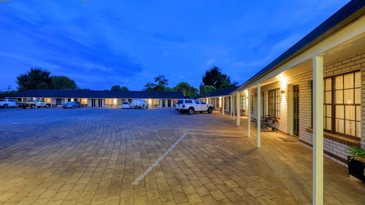 Southern Comfort Motor Inn Cootamundra Exterior photo