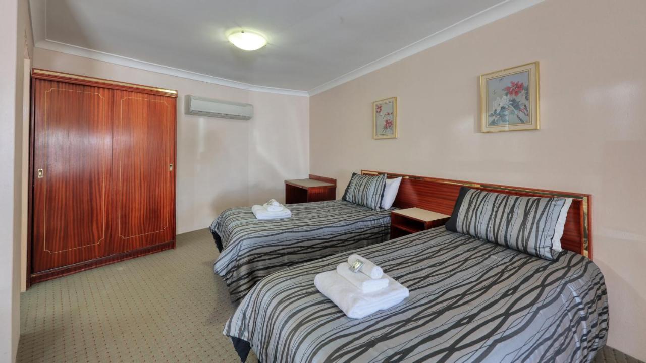 Southern Comfort Motor Inn Cootamundra Exterior photo