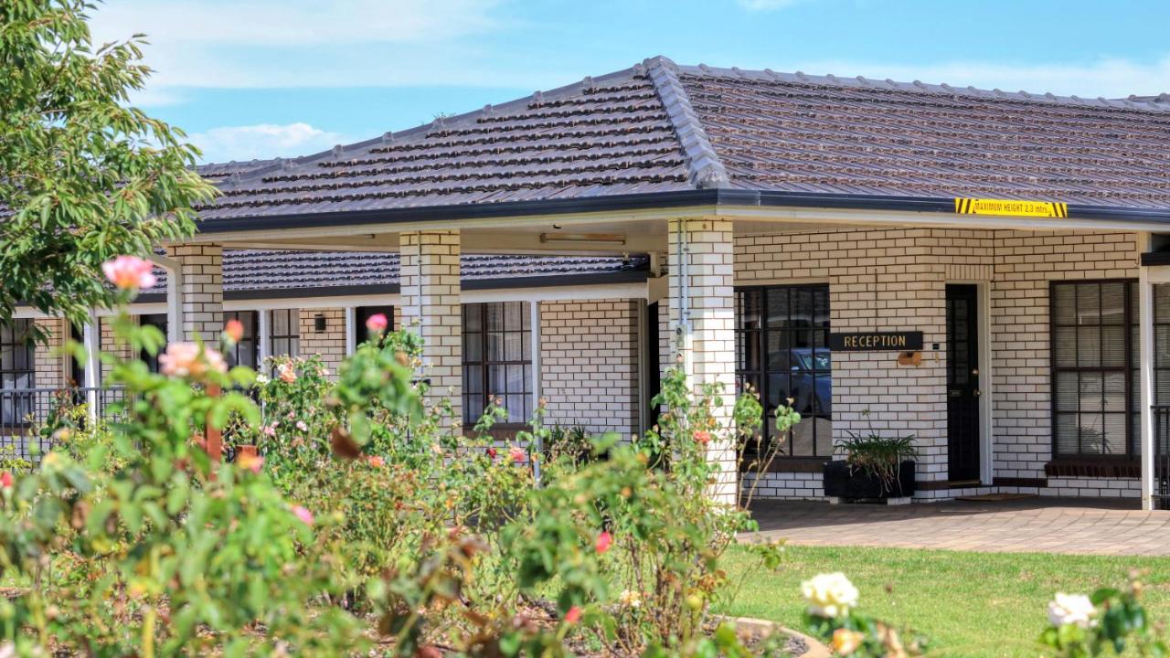 Southern Comfort Motor Inn Cootamundra Exterior photo