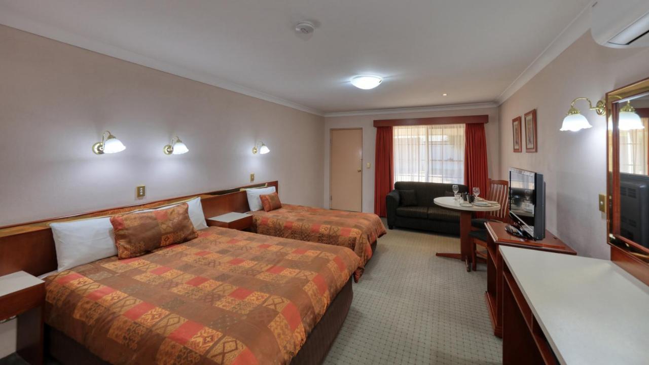 Southern Comfort Motor Inn Cootamundra Exterior photo