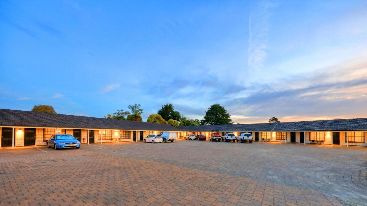 Southern Comfort Motor Inn Cootamundra Exterior photo