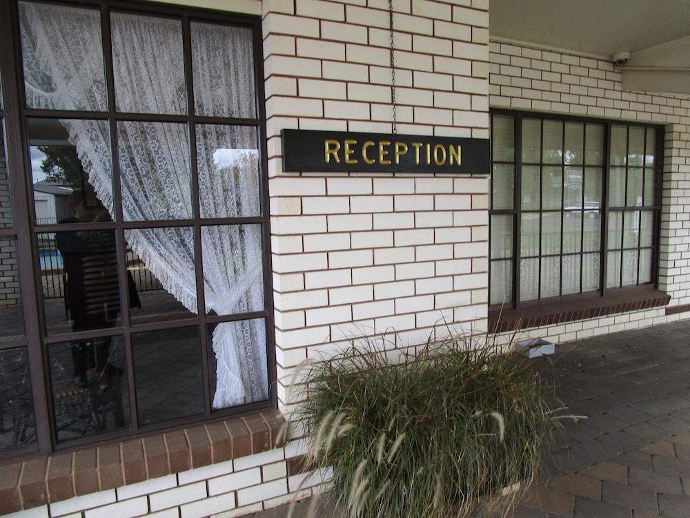 Southern Comfort Motor Inn Cootamundra Exterior photo