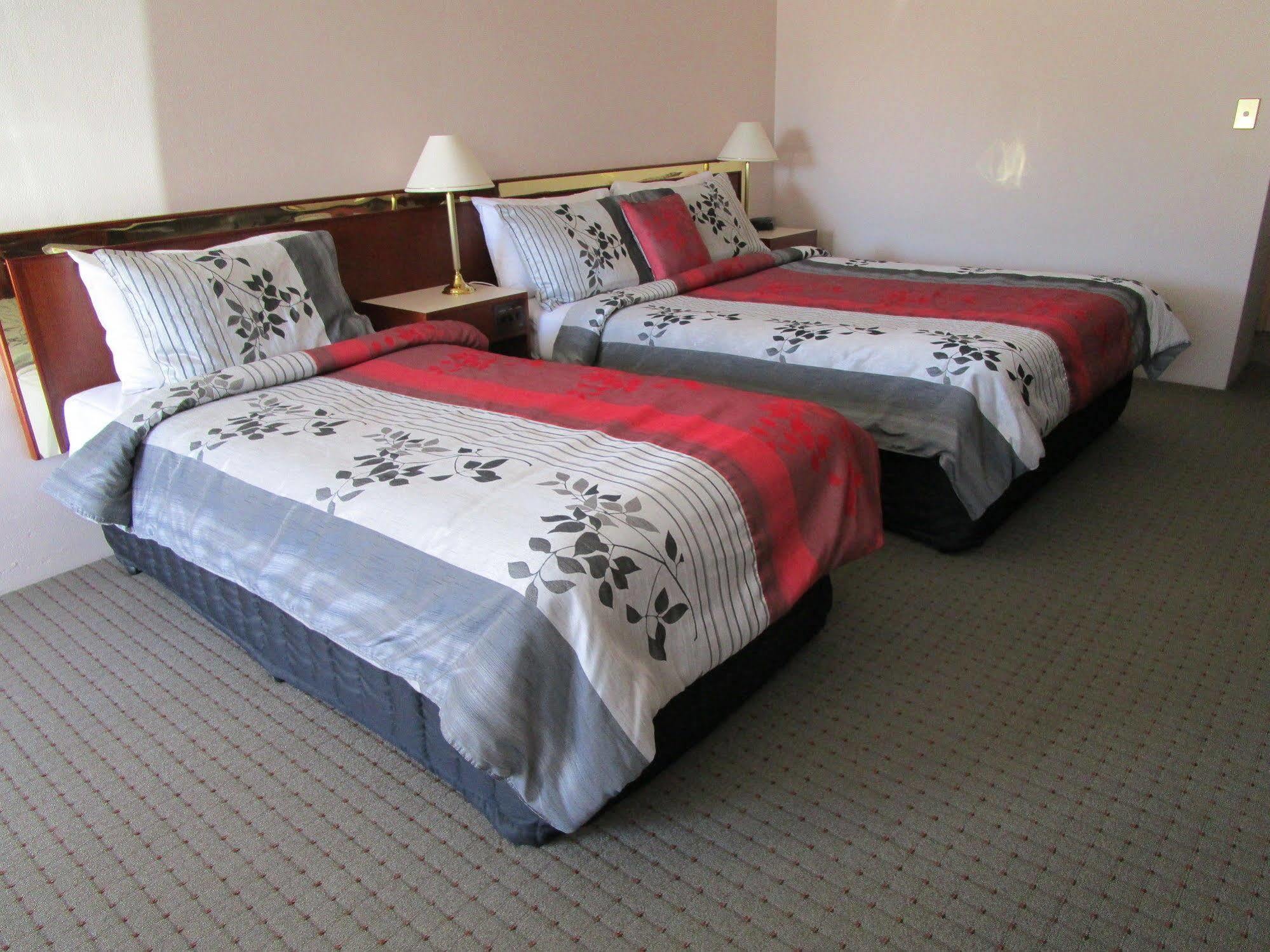 Southern Comfort Motor Inn Cootamundra Exterior photo